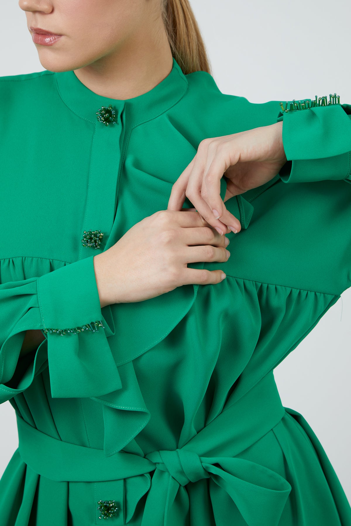 İşleme Detaylı Volanlı Uzun Elbise