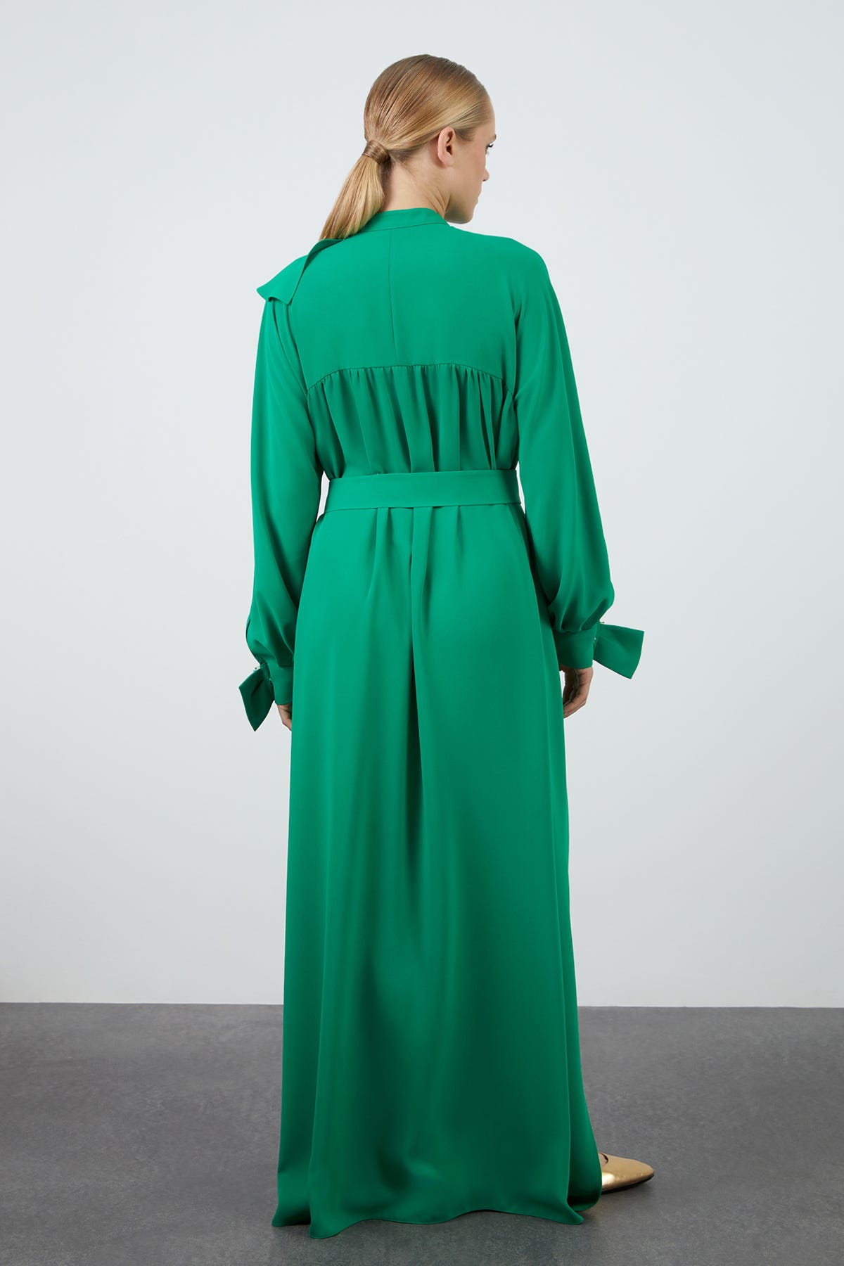 İşleme Detaylı Volanlı Uzun Elbise