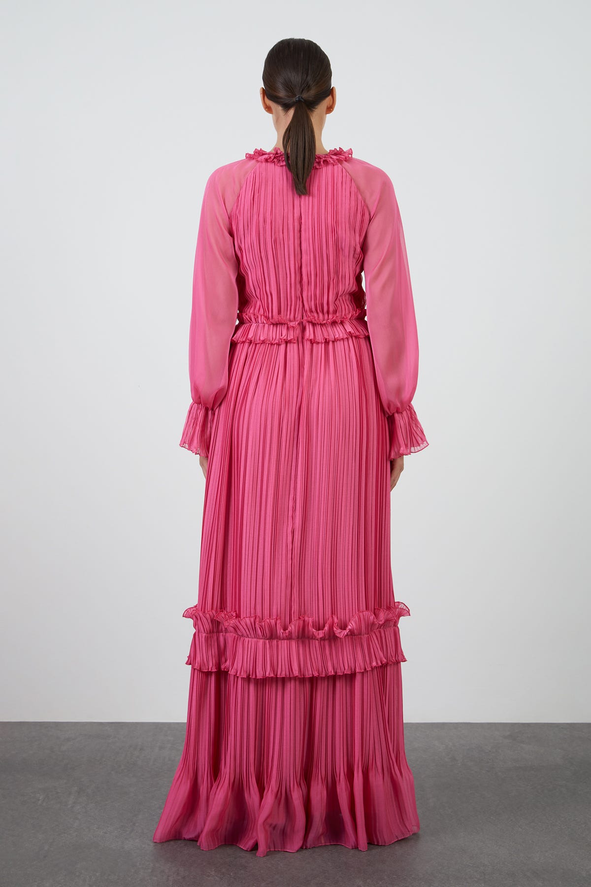 İşleme Detaylı Fırfırlı Piliseli Uzun Elbise