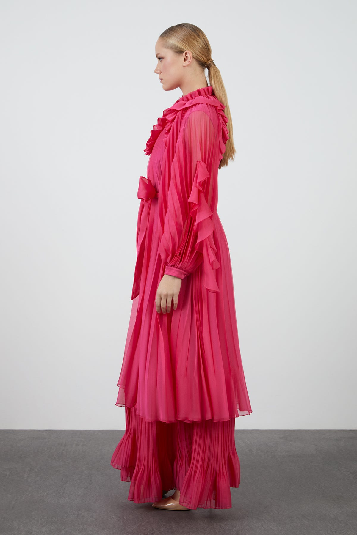 Fırfır Detaylı Uzun Şifon Pembe Elbise