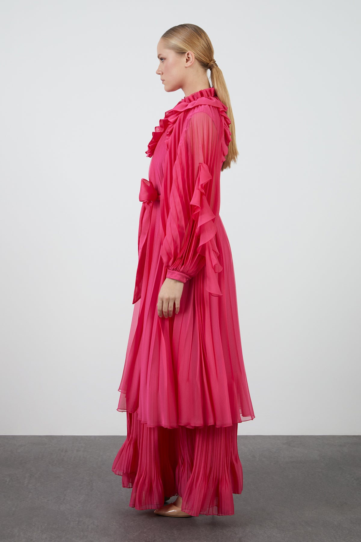 Fırfır Detaylı Uzun Şifon Pembe Elbise