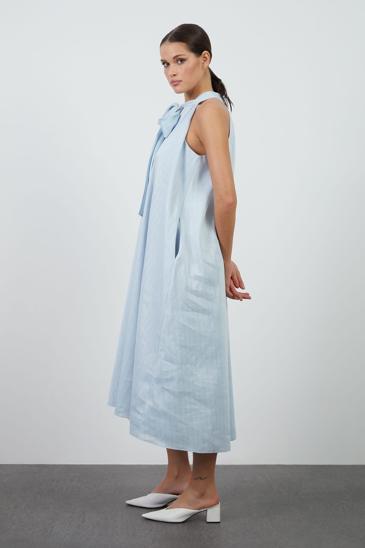 Halter Yaka Rahat Kesim Midi Elbise