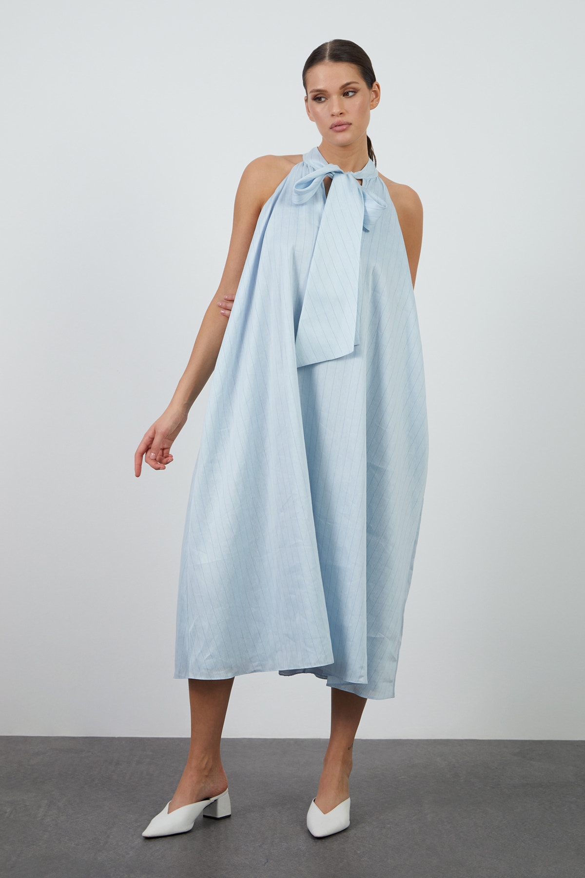 Halter Yaka Rahat Kesim Midi Elbise