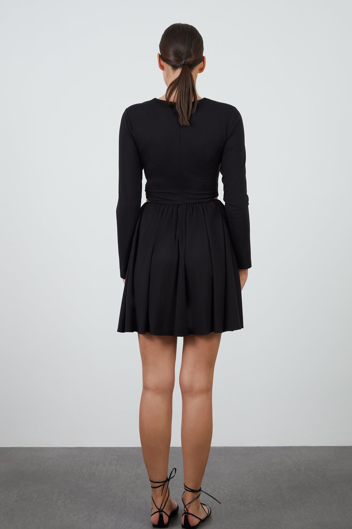 Çiçek Detaylı Beli Pencereli Mini Elbise