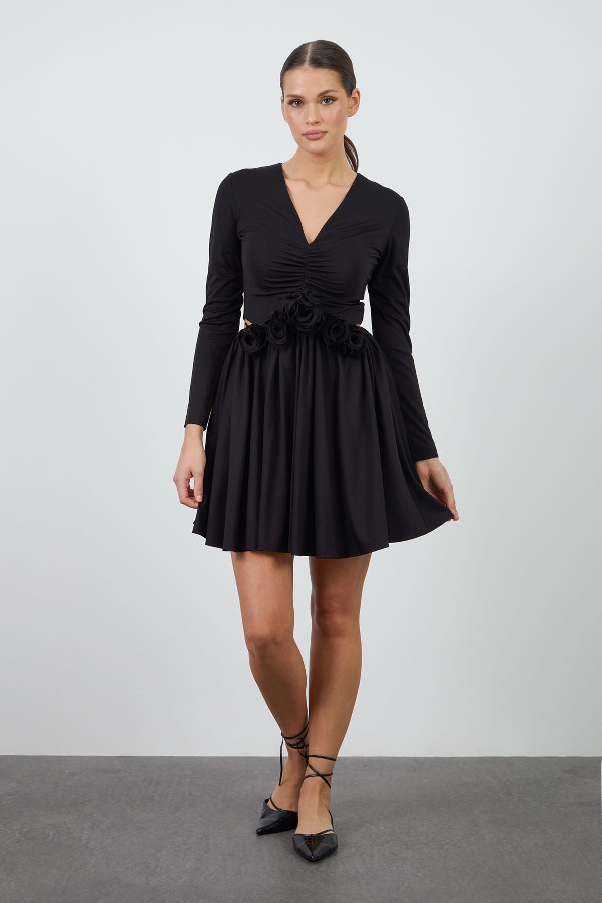 Çiçek Detaylı Beli Pencereli Mini Elbise