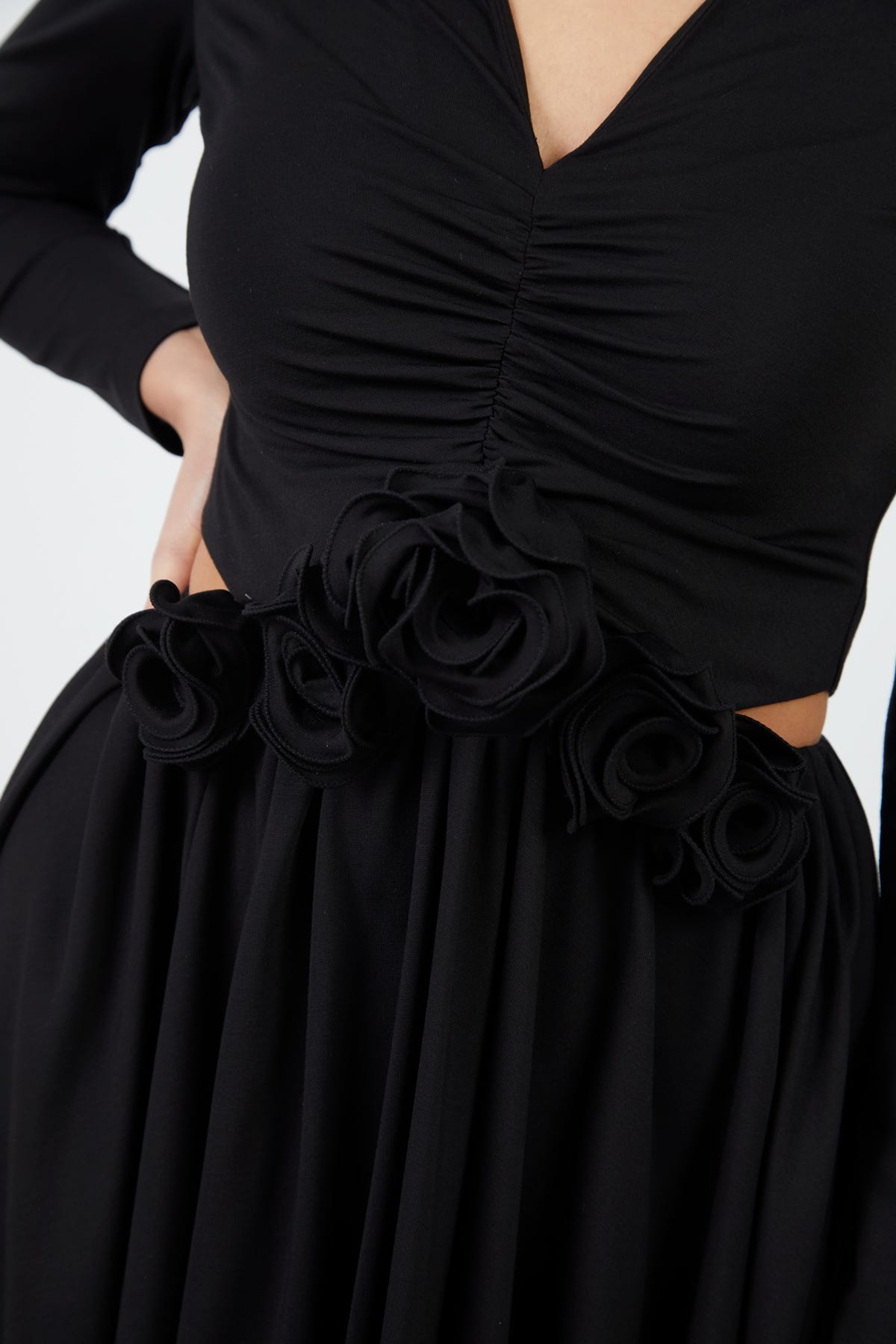 Çiçek Detaylı Beli Pencereli Mini Elbise