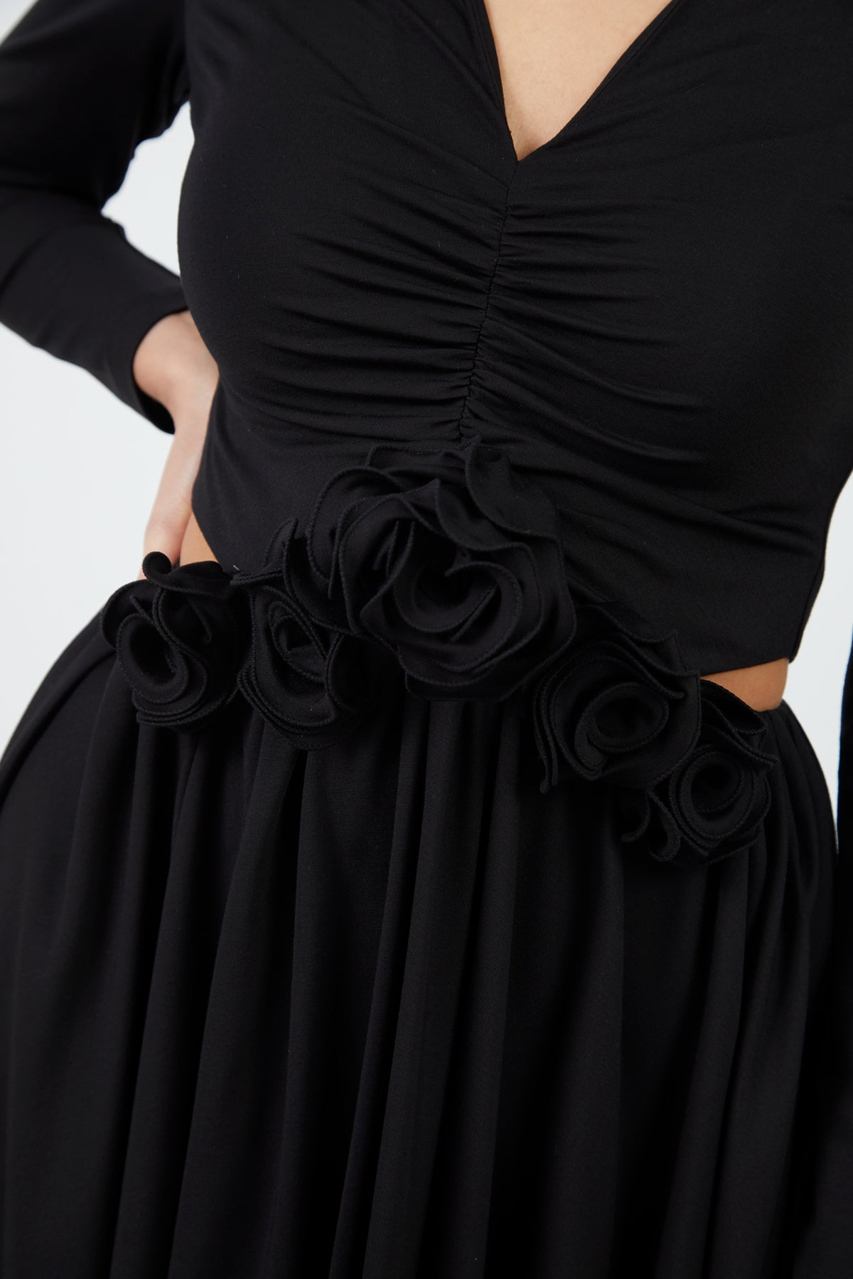 Çiçek Detaylı Beli Pencereli Mini Elbise