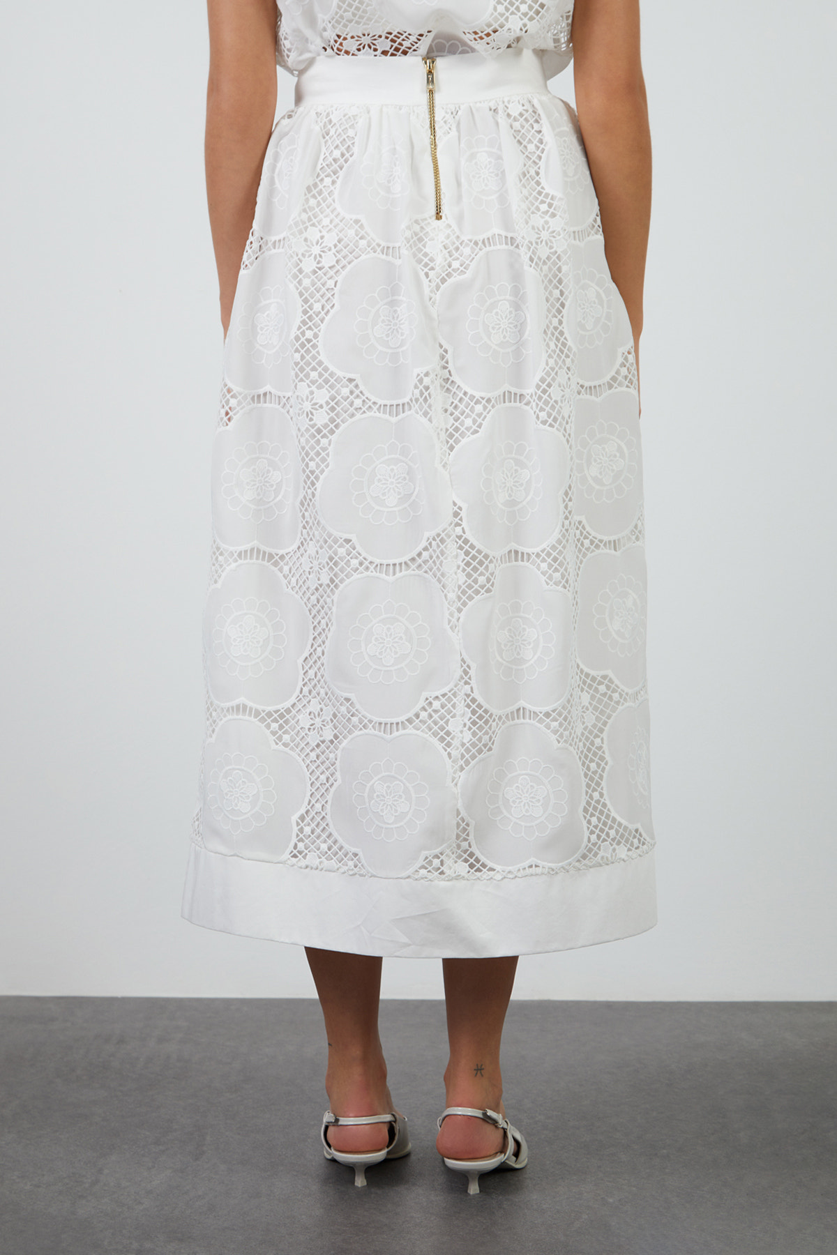 İçi Astarlı Dantelli Etek