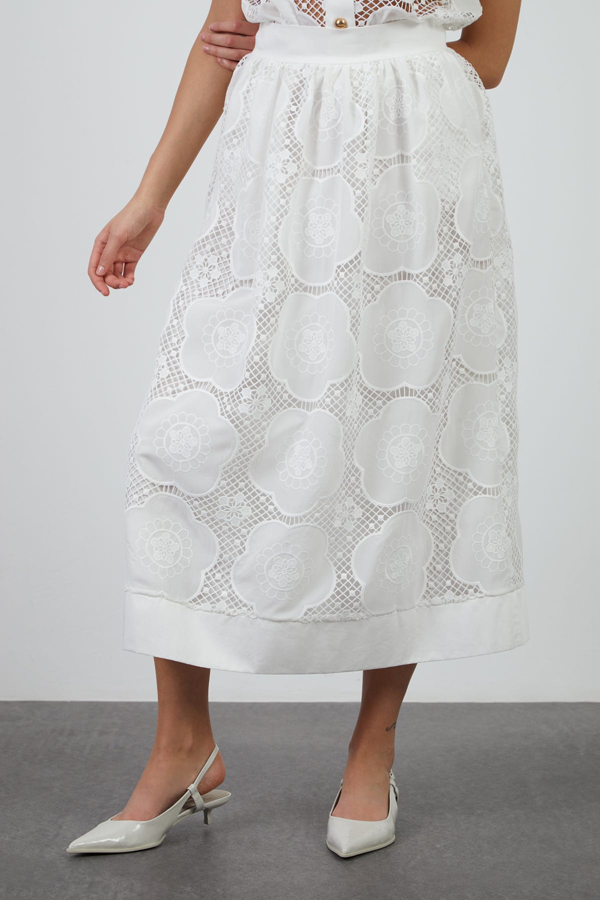 İçi Astarlı Dantelli Etek