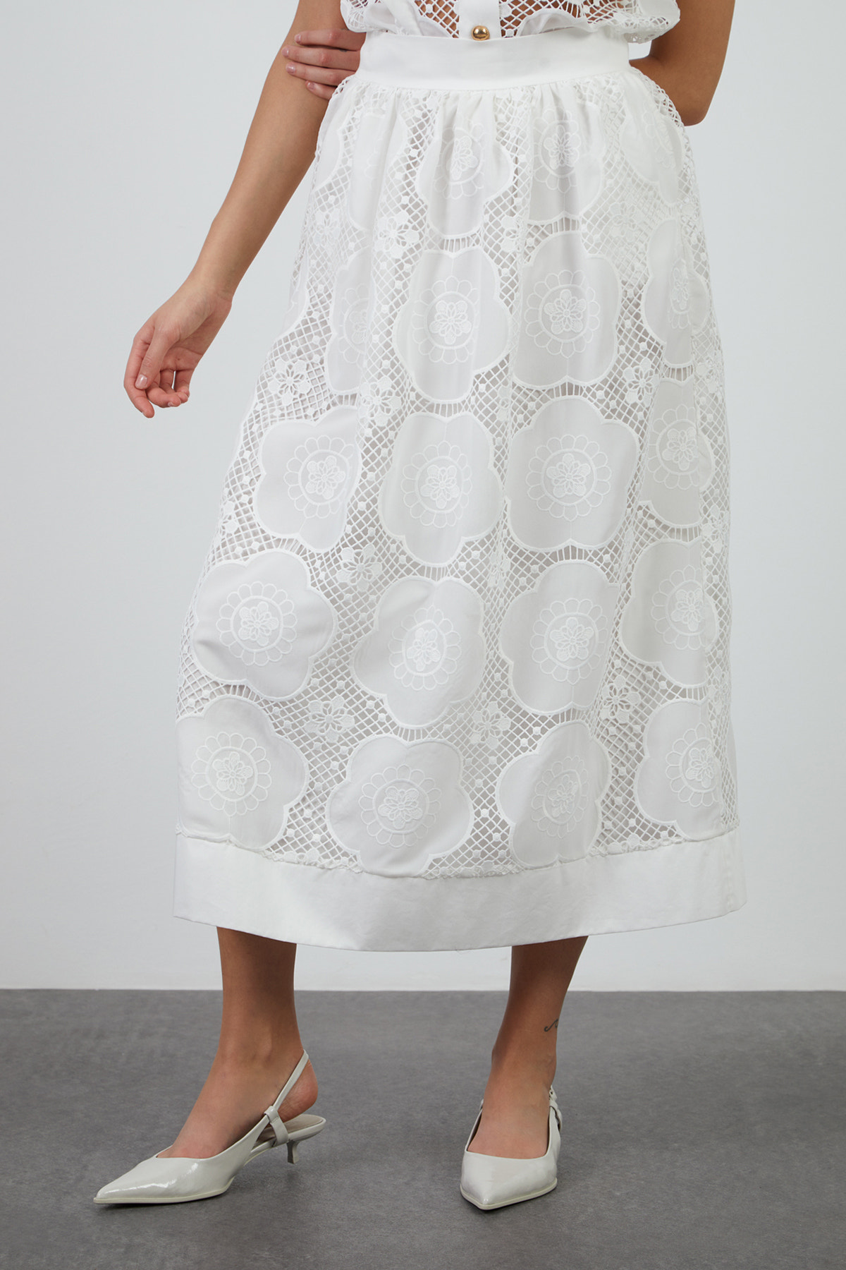 İçi Astarlı Dantelli Etek