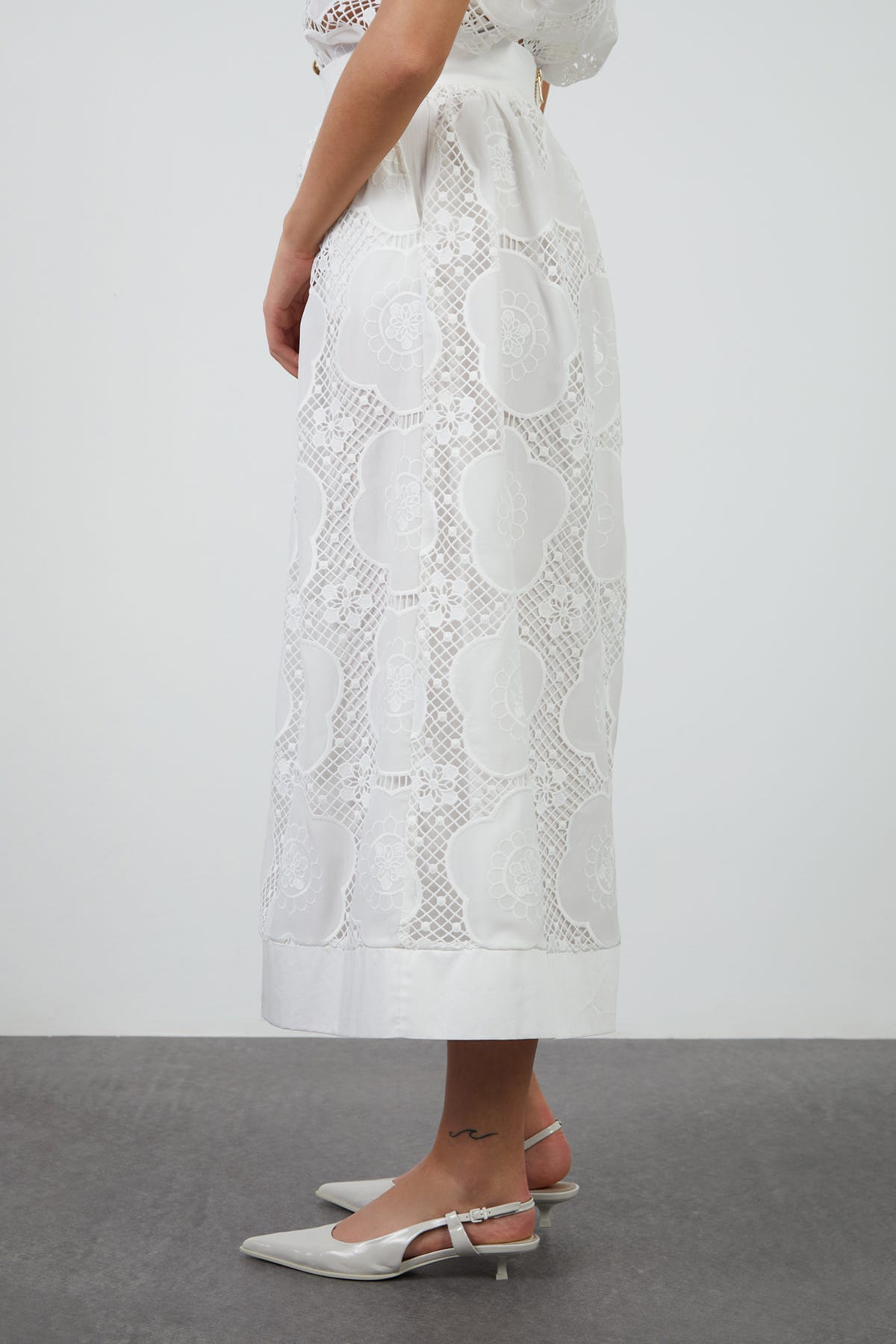 İçi Astarlı Dantelli Etek