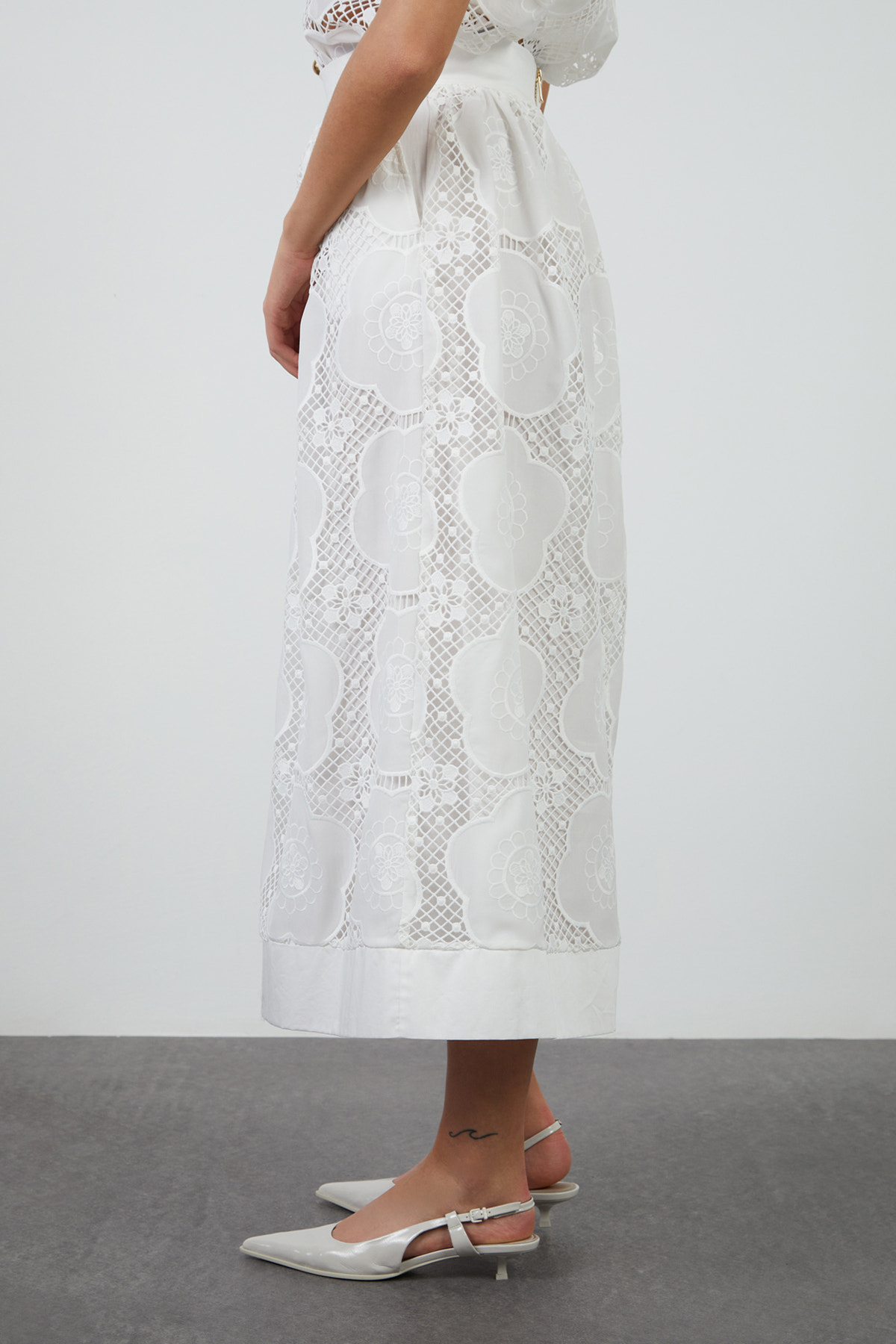 İçi Astarlı Dantelli Etek