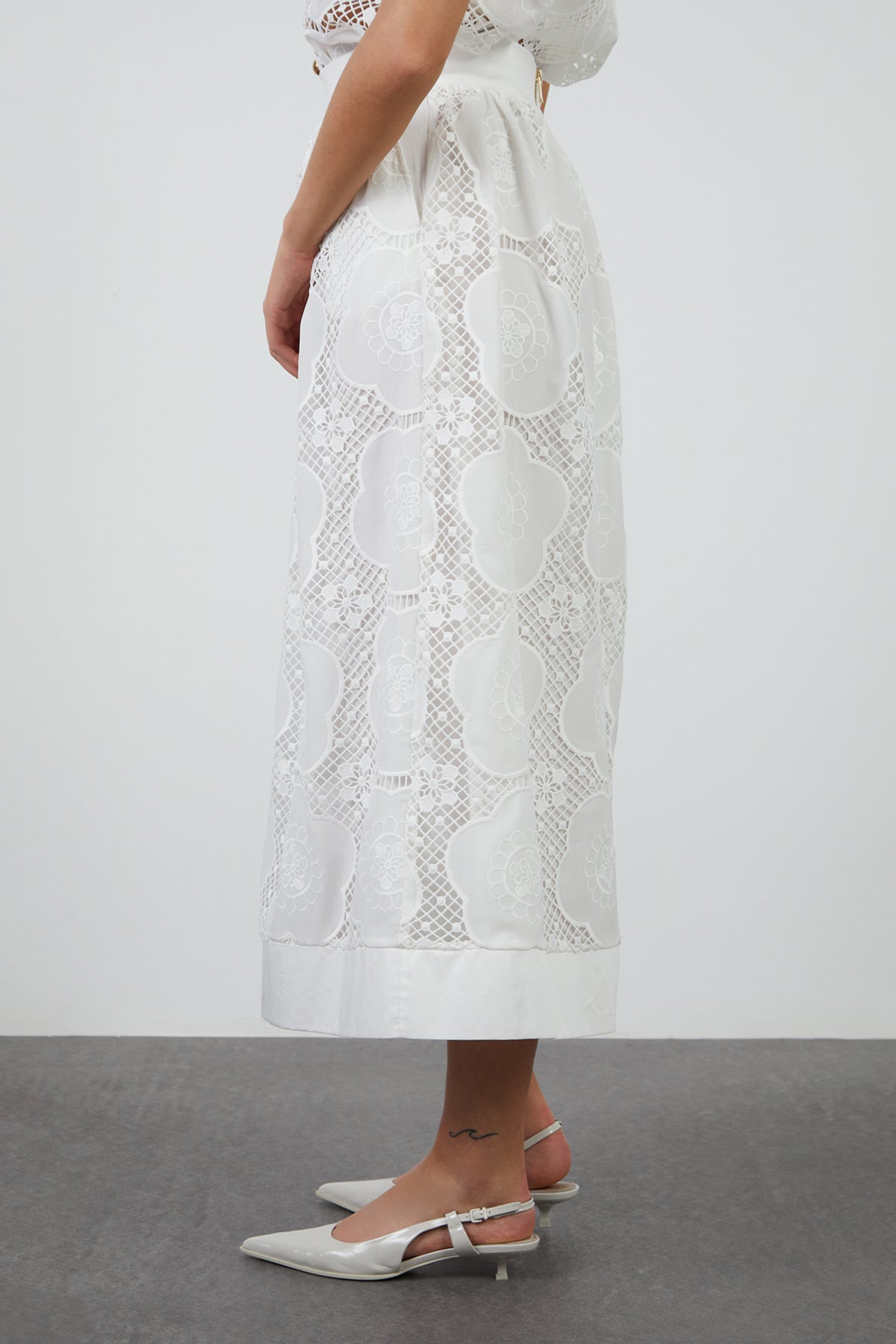 İçi Astarlı Dantelli Etek