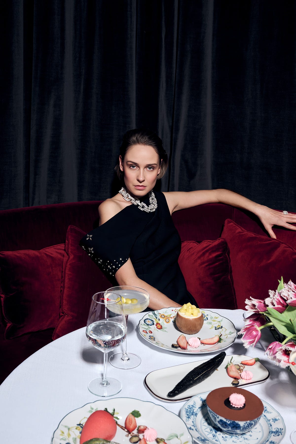 Boncuk İşlemeli Siyah Yandan Fermuarlı Uzun Elbise