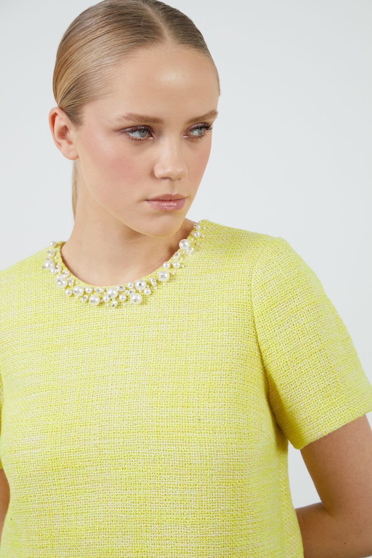 Arka Yaka Toka Detaylı Tüvit Midi Elbise