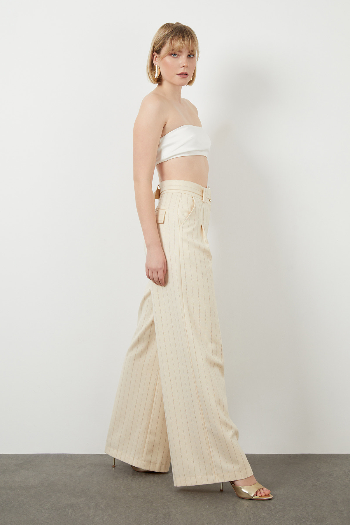 Bol Paça Kemerli Çizgili Pantolon