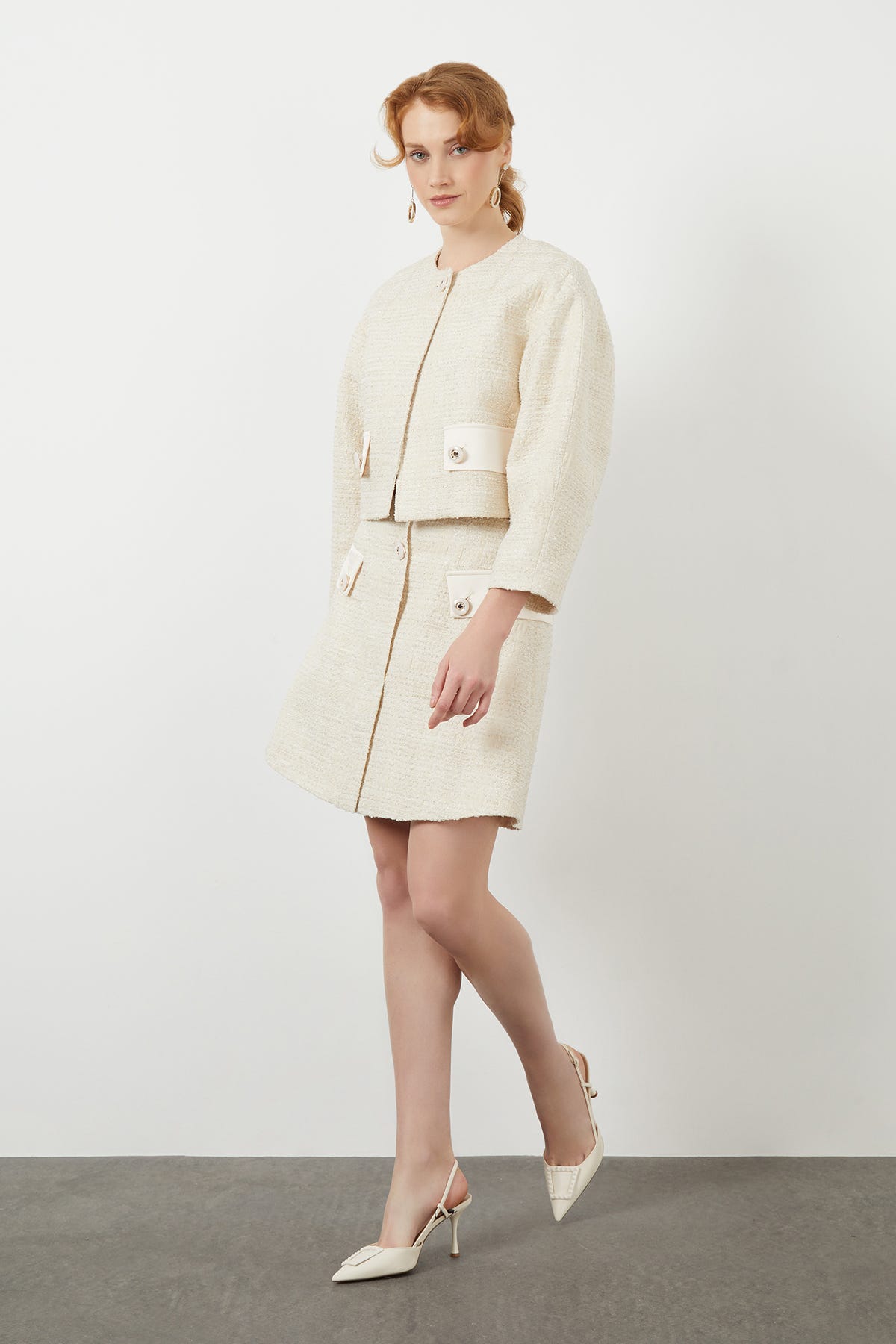 Düğme Detaylı Kısa Ceket