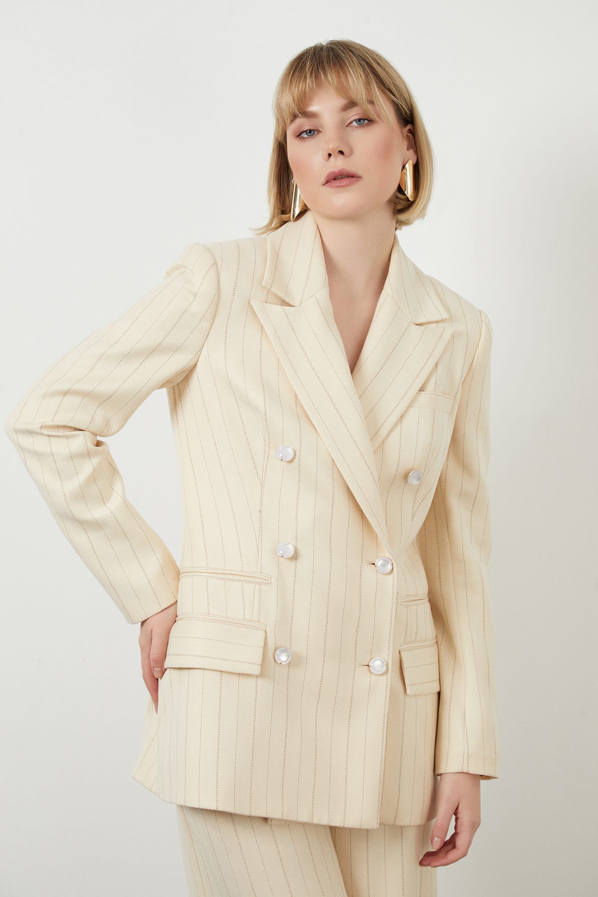 İnci Düğme Detaylı Çizgili Ceket