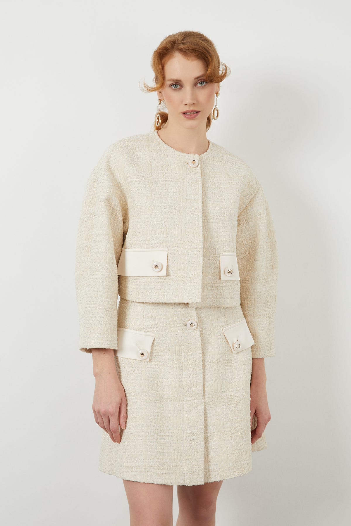 Düğme Detaylı Kısa Ceket