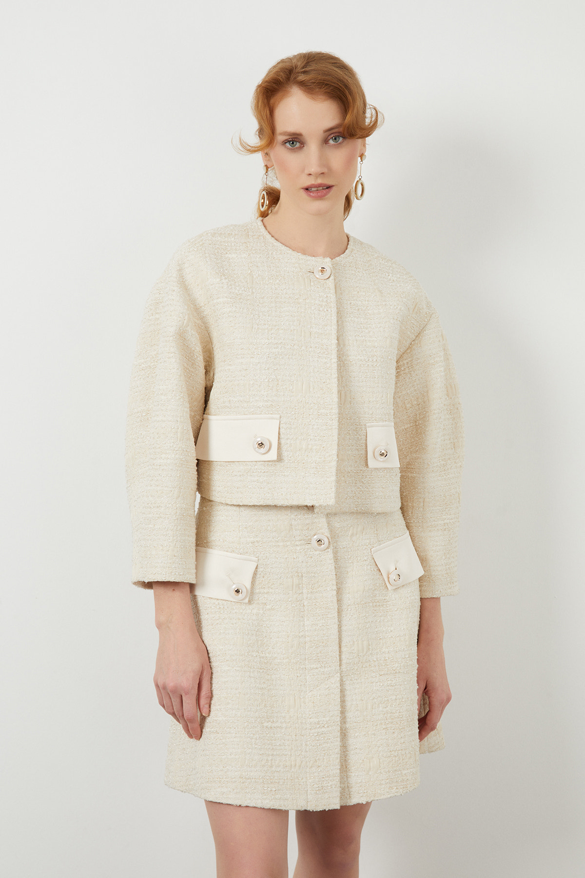 Düğme Detaylı Kısa Ceket