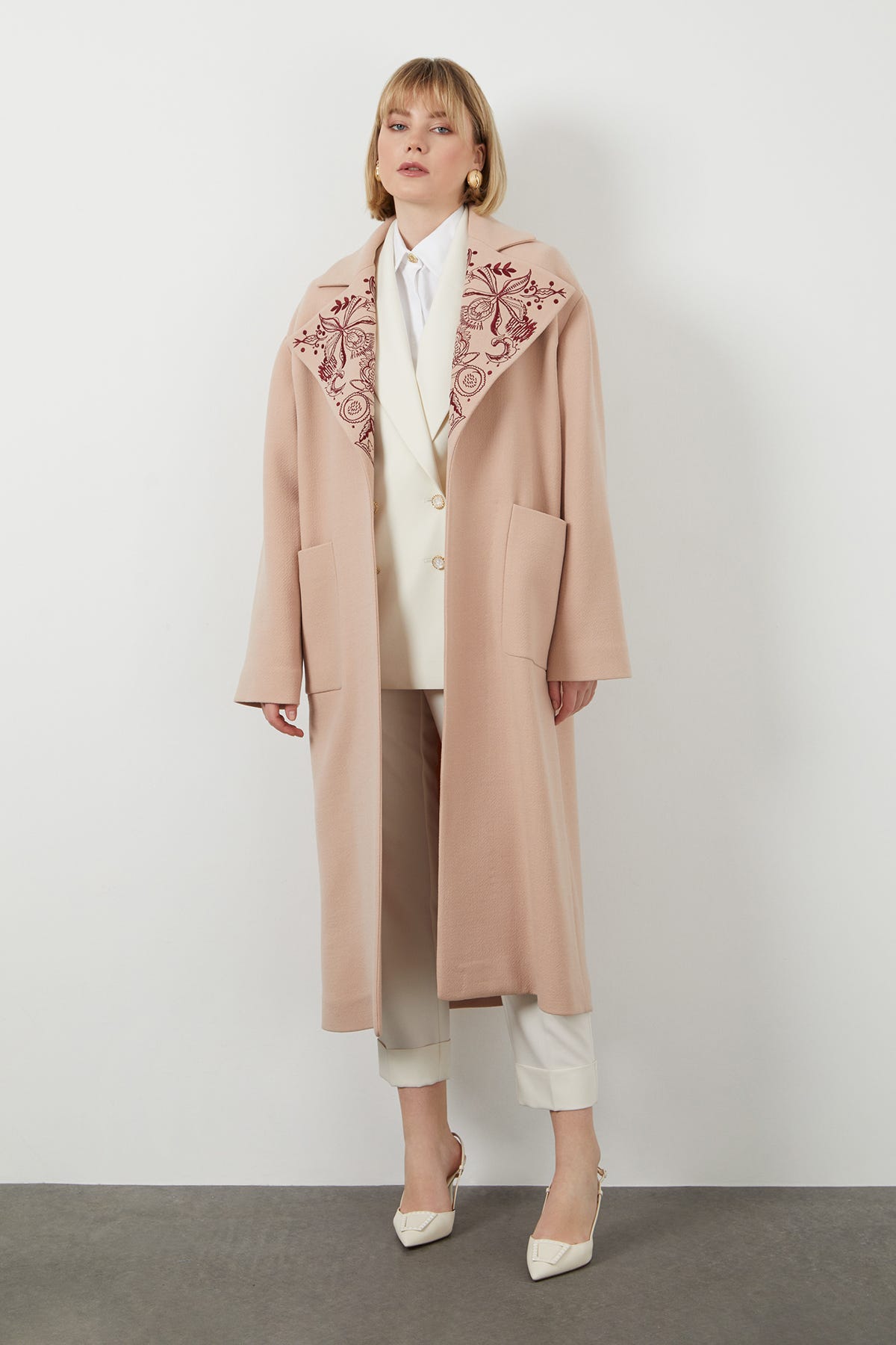 Nakış Detaylı Midi Boy Pudra Kaşe Kaban