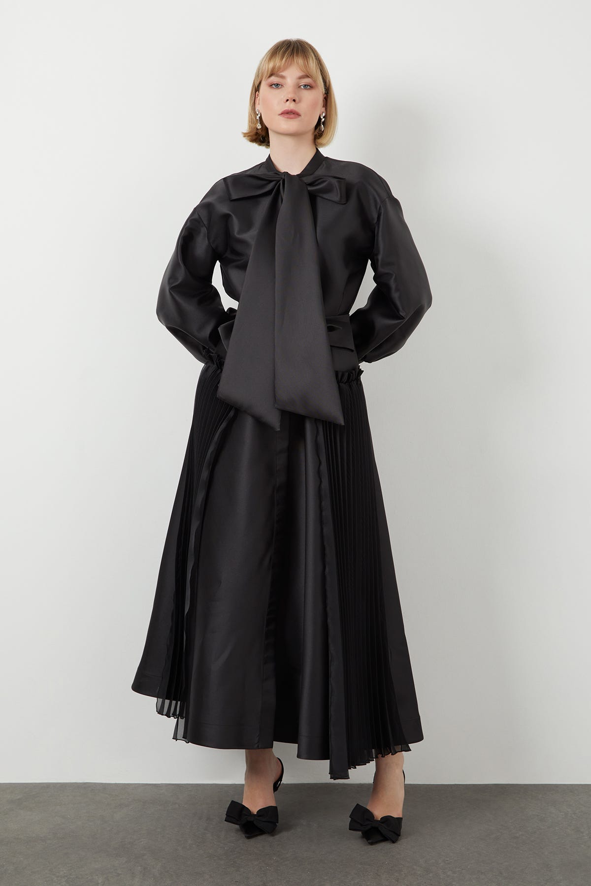 Fiyonk Detaylı Seyyar Kuşaklı Maxi Elbise