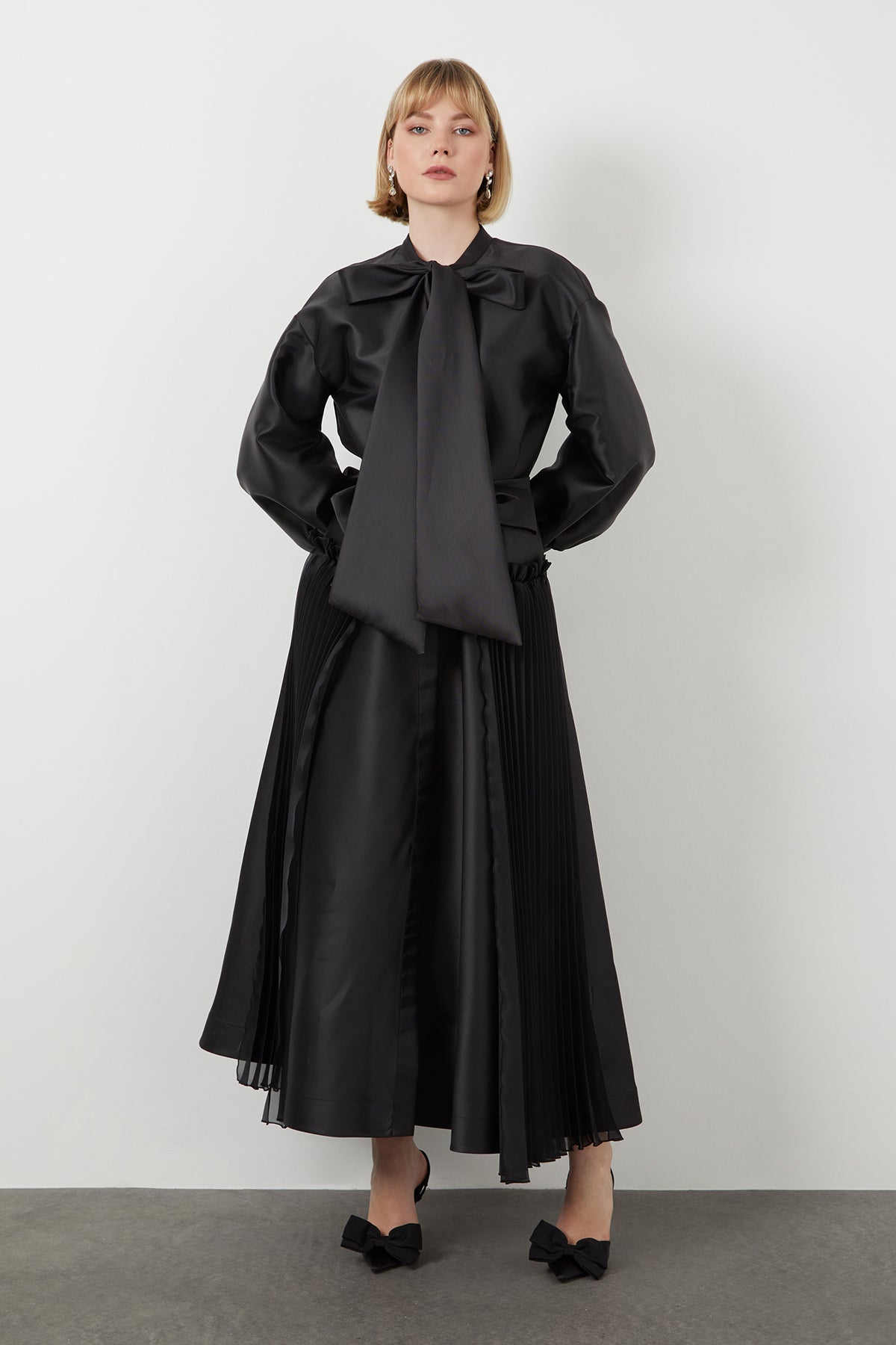 Fiyonk Detaylı Seyyar Kuşaklı Maxi Elbise