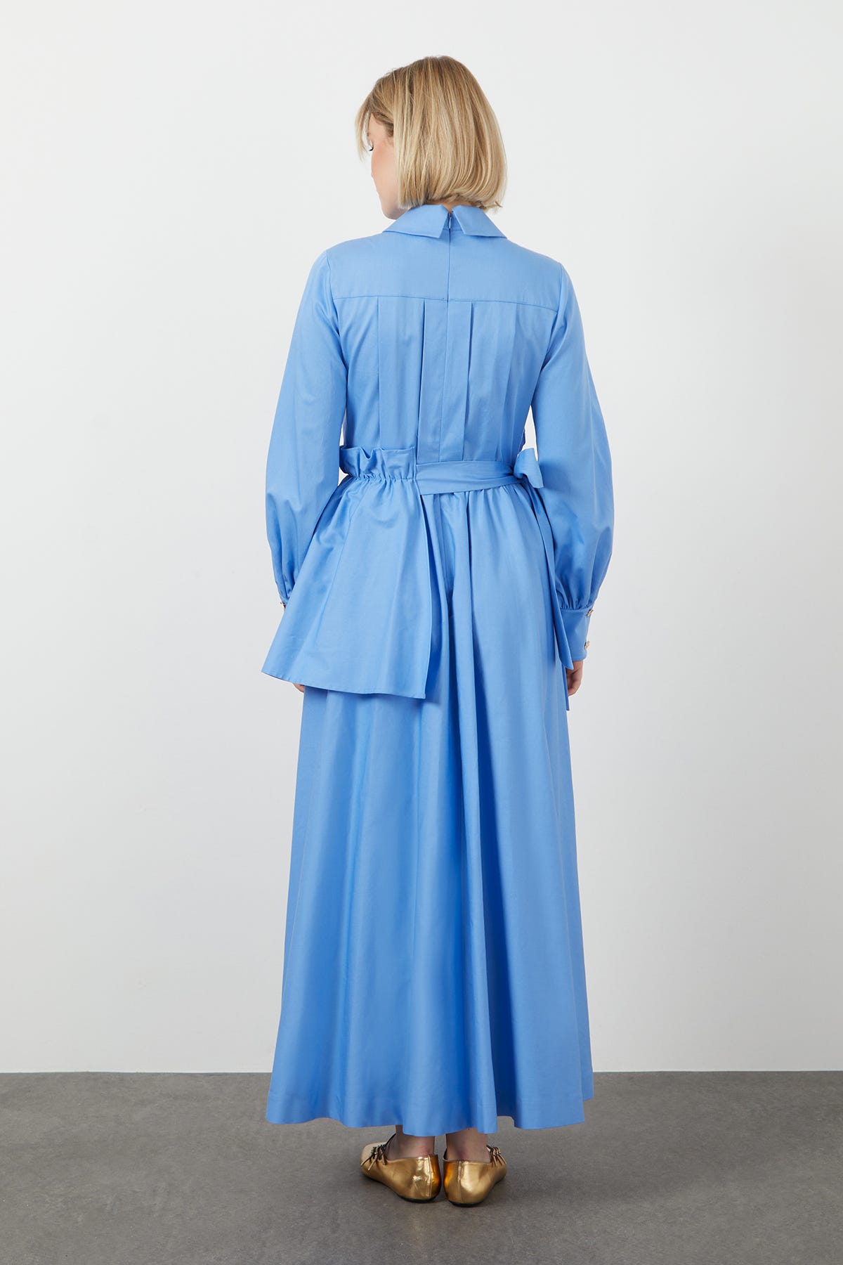 Fırfır Detaylı Kendi Kumaşından Kuşaklı Astarsız Uzun Elbise