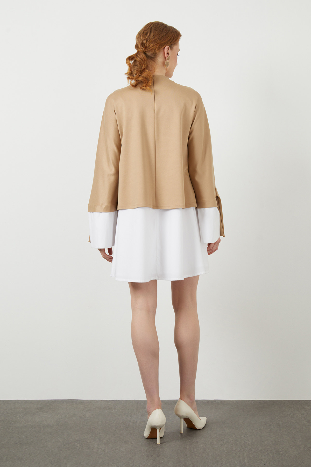 Nakış Detaylı Kol Manşet Yırtmaçlı Astarlı Mini Elbise