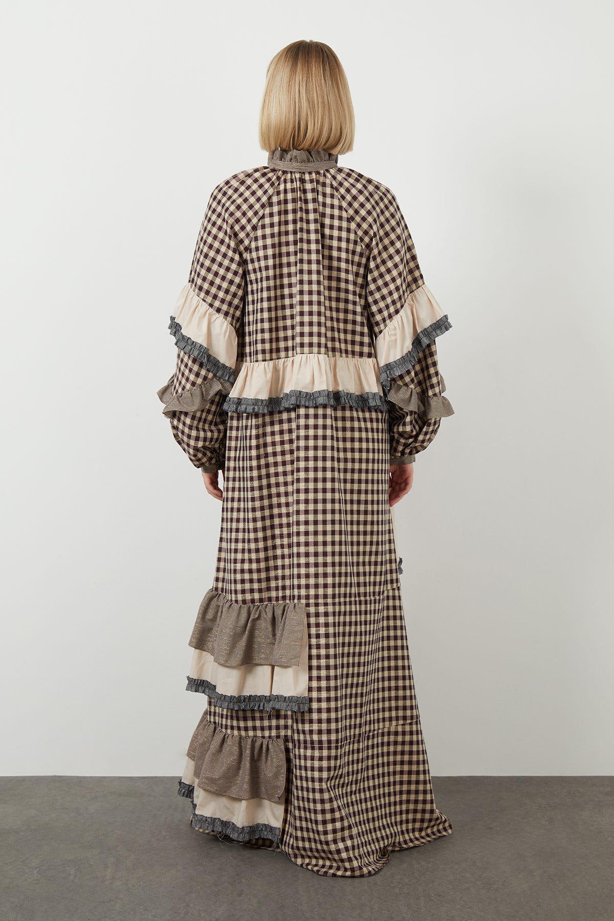 Yaka Bağcık Detaylı Volanlı Uzun Elbise