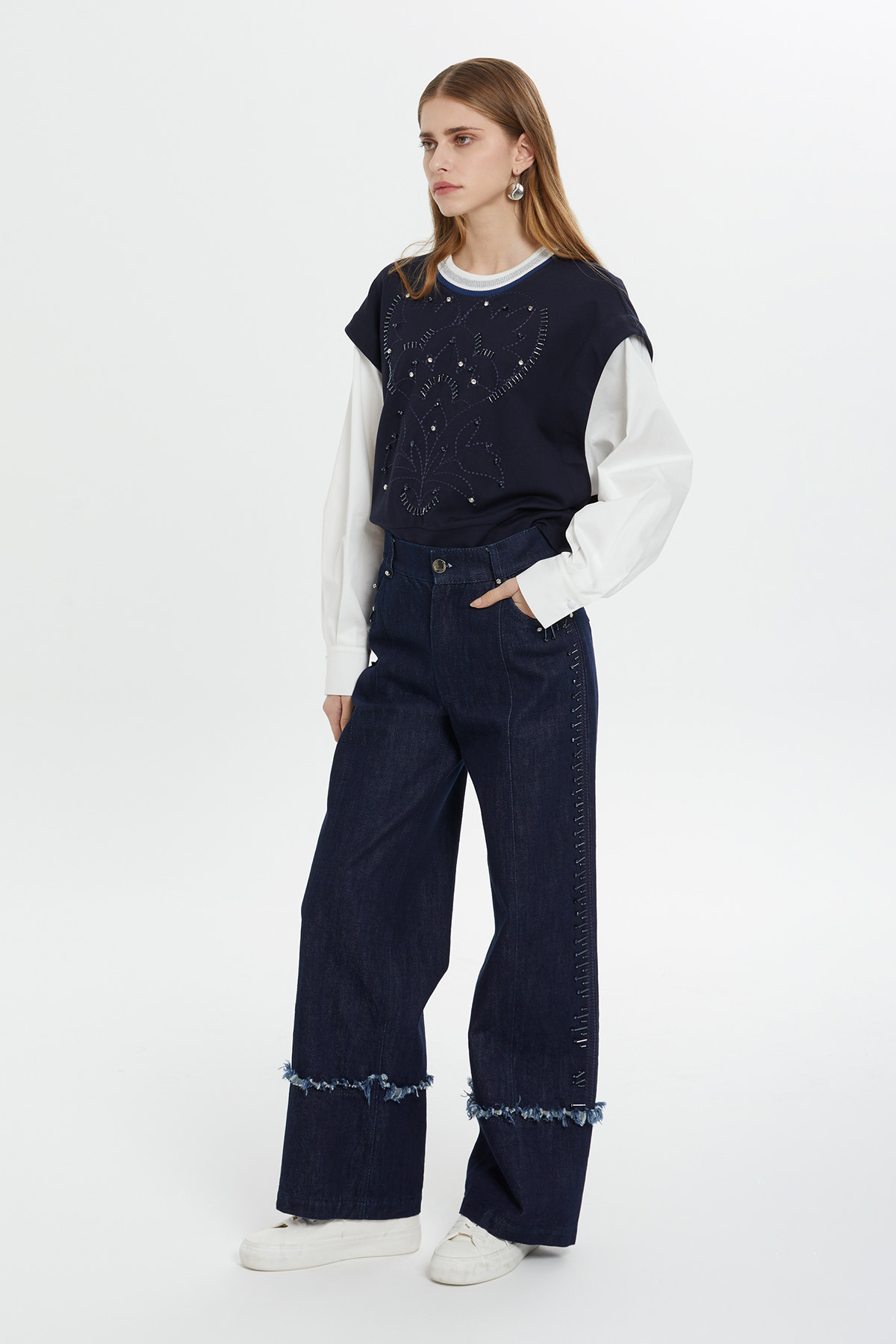 Nakış Ve İşleme Detaylı Geniş Paça Denim Pantolon