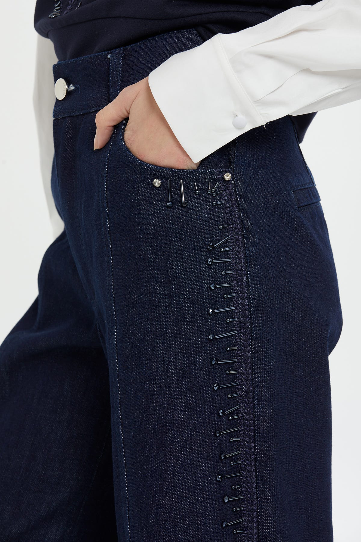 İşleme Detaylı Geniş Paça Lacivert Jean Pantolon