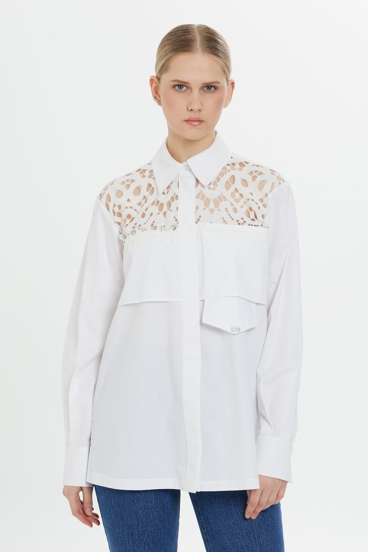 Manşetleri Boncuklu Düğmeli Klasik Gömlek