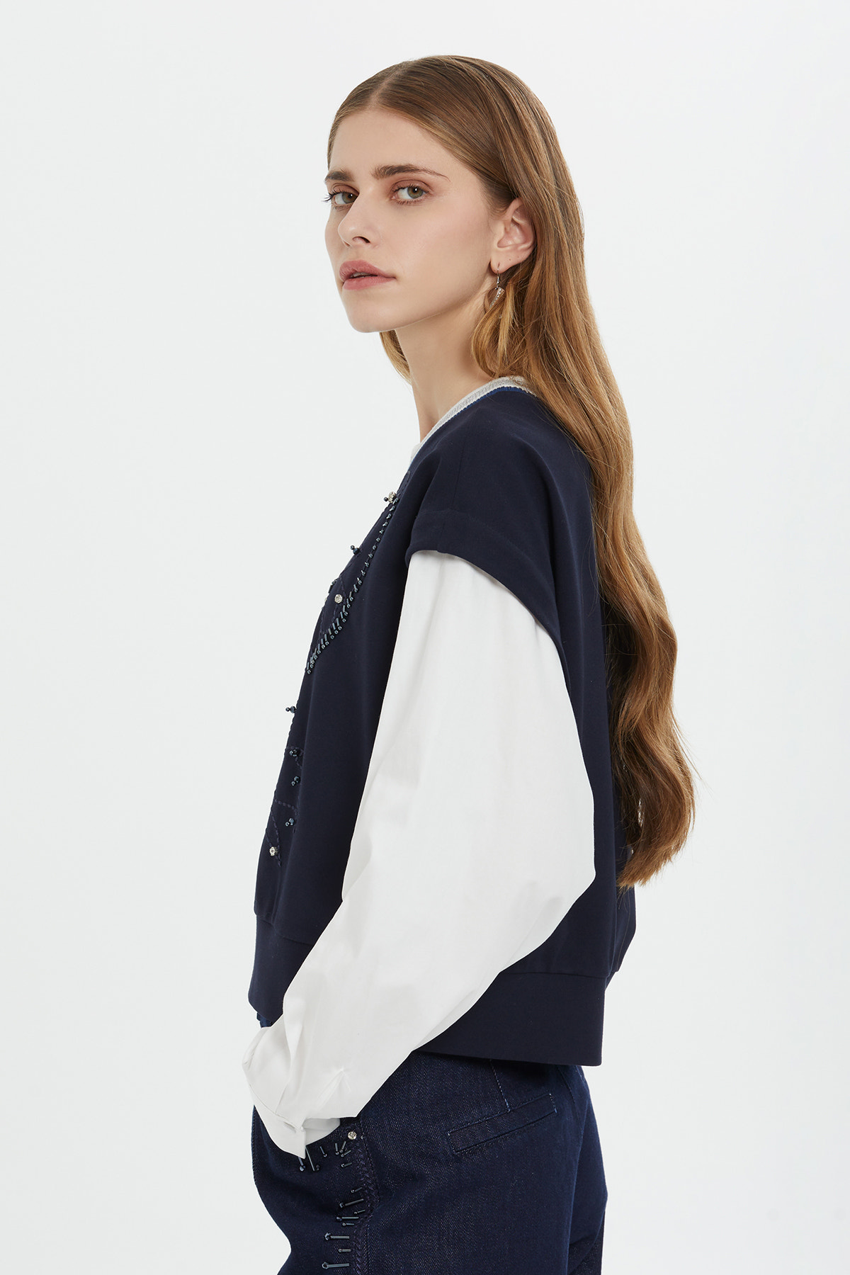 Nakış Detaylı Zincir Dikimli Uzun Kollu Bluz