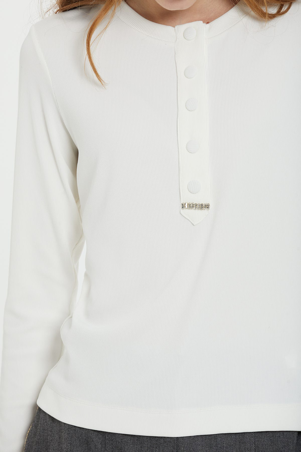 Çıtçıt Kapamalı Ucu Yuvalı İşlemeli Uzun Kollu T-Shirt