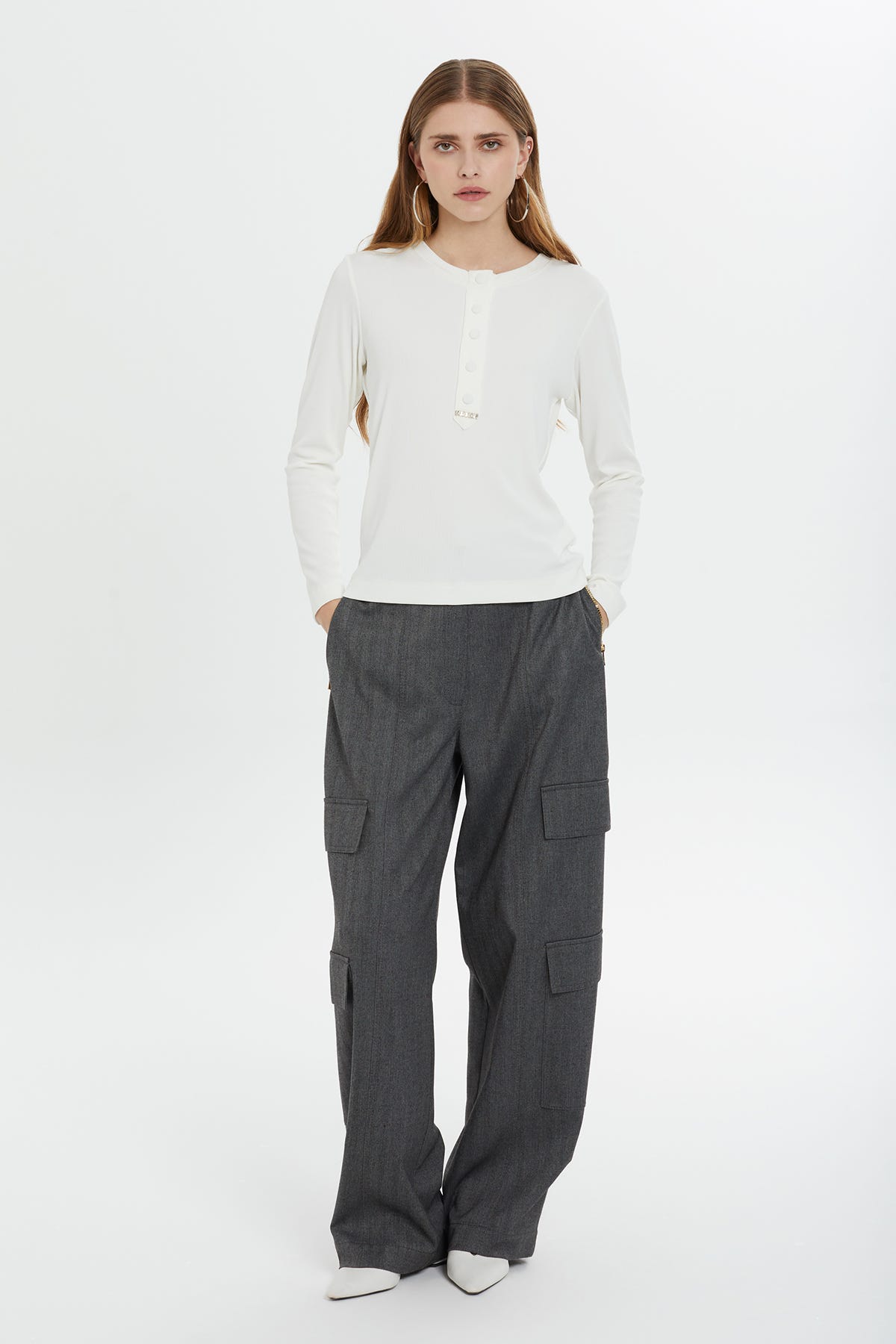 Çıtçıt Kapamalı Ucu Yuvalı İşlemeli Uzun Kollu T-Shirt