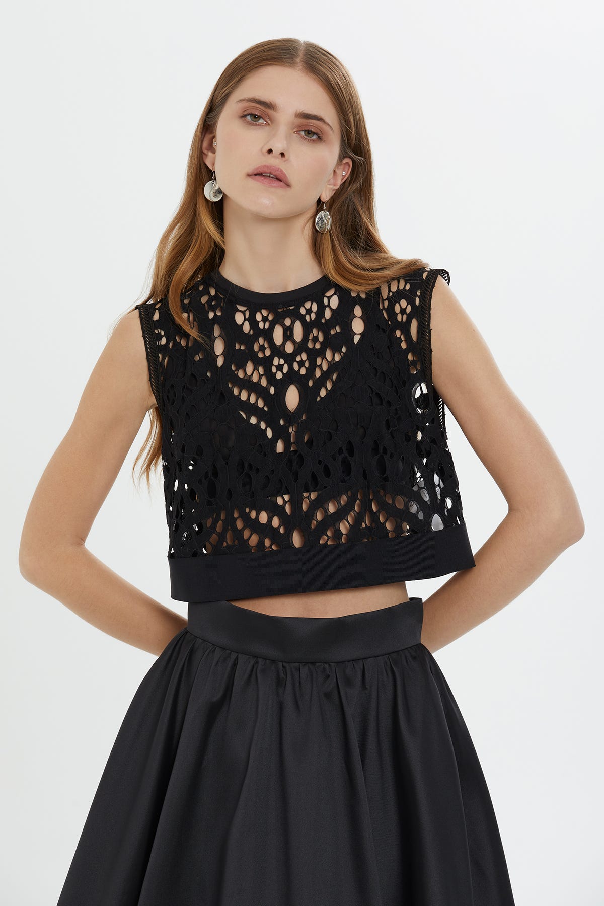 Etek Ucu Lastikli İç Büstiyerli Dantel Bluz