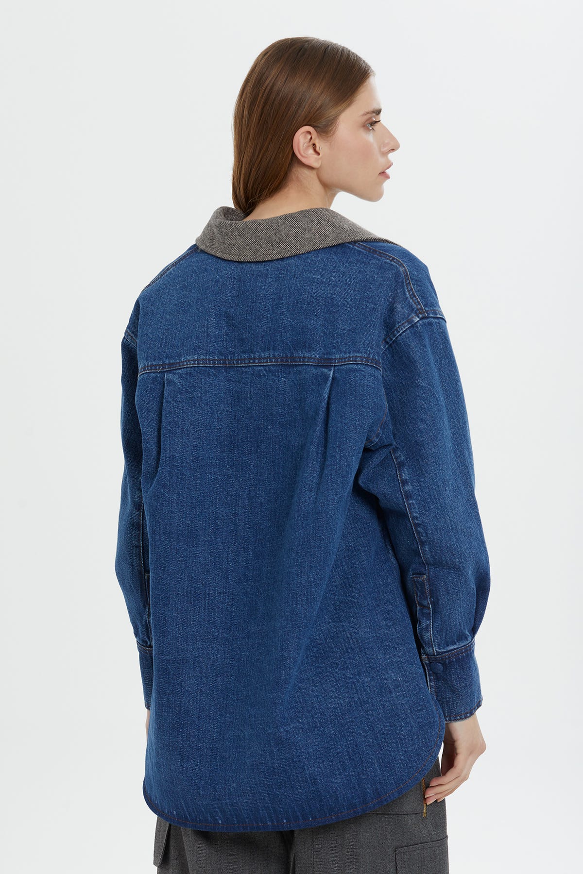 Kontrast Yaka Detaylı Lacivert Denim Gömlek