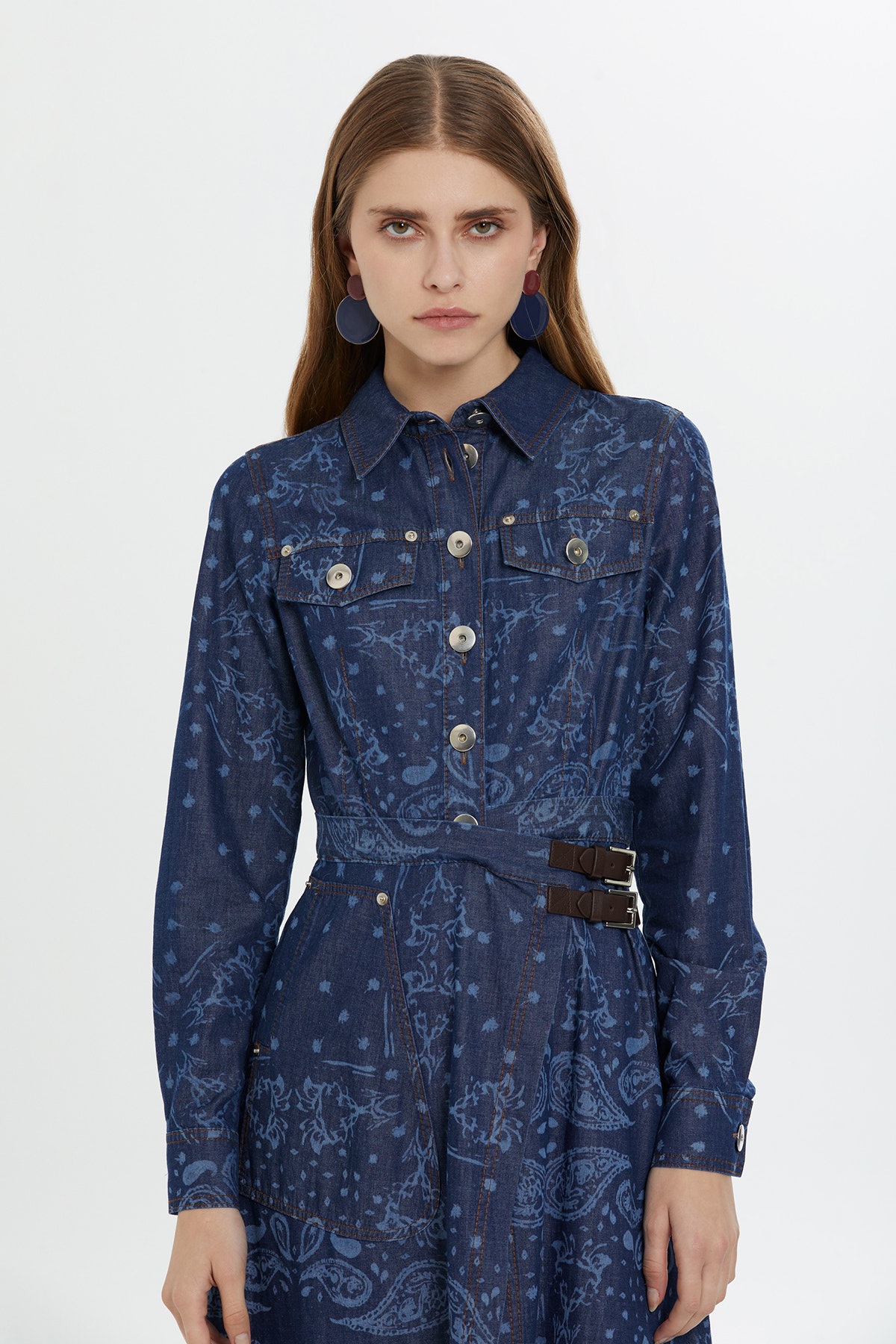 Desenli Yırtmaçlı Denim Midi Elbise