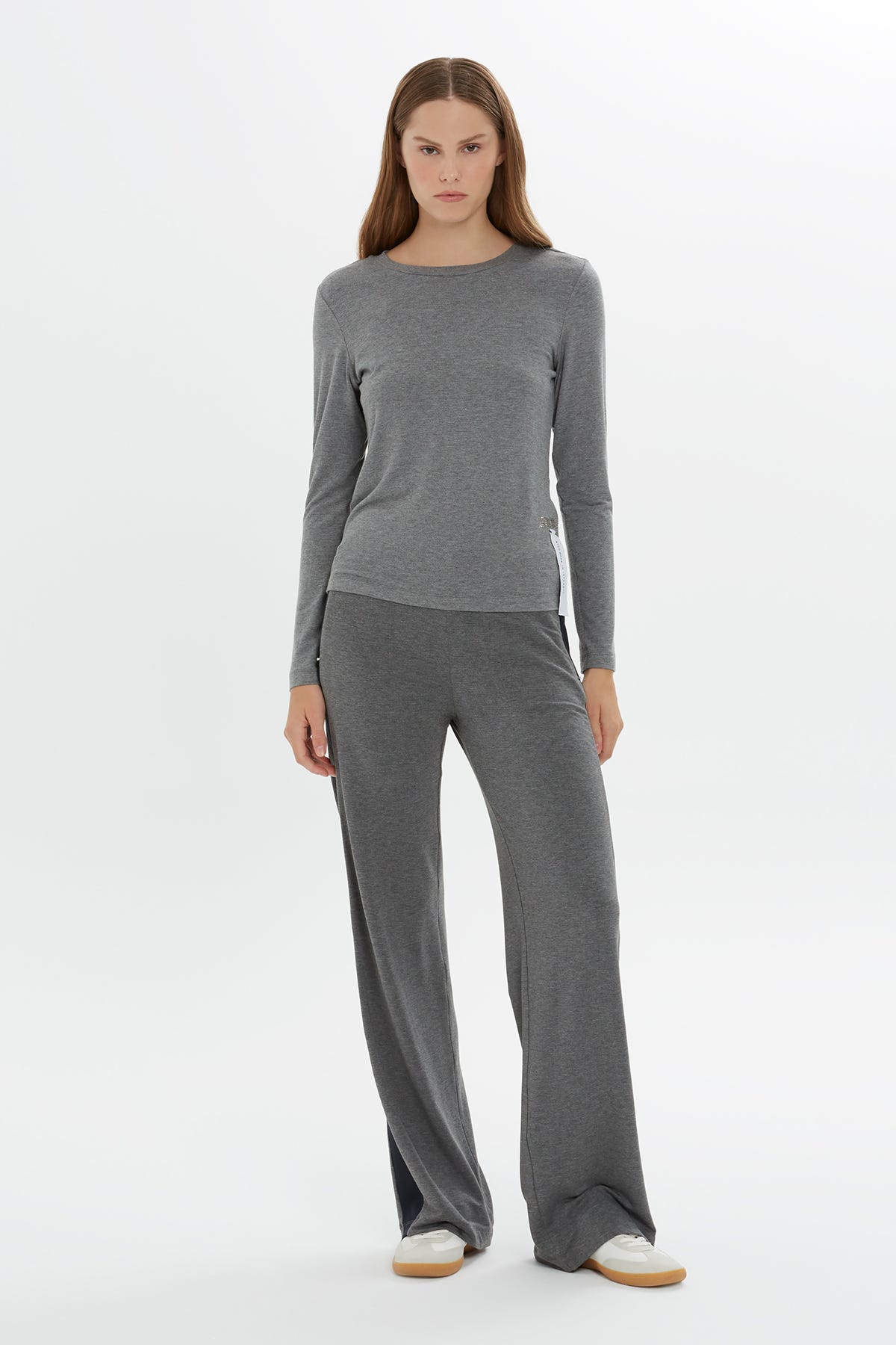 Yuvarlak Yaka Aksesuralı T-Shirt