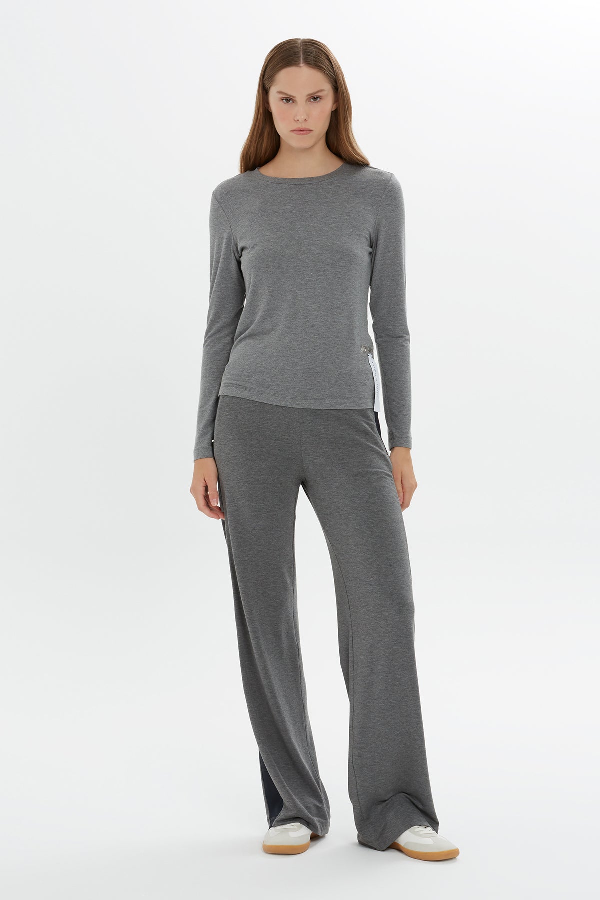 Yuvarlak Yaka Aksesuralı T-Shirt