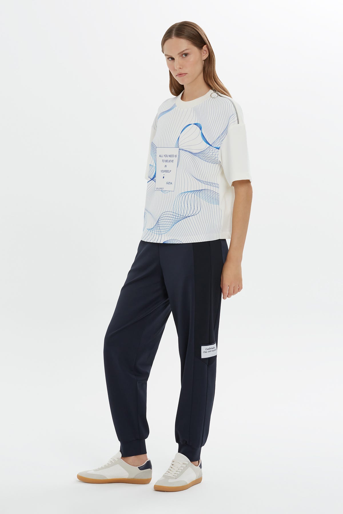 Grafik Desenli Kısa Kollu T-shirt