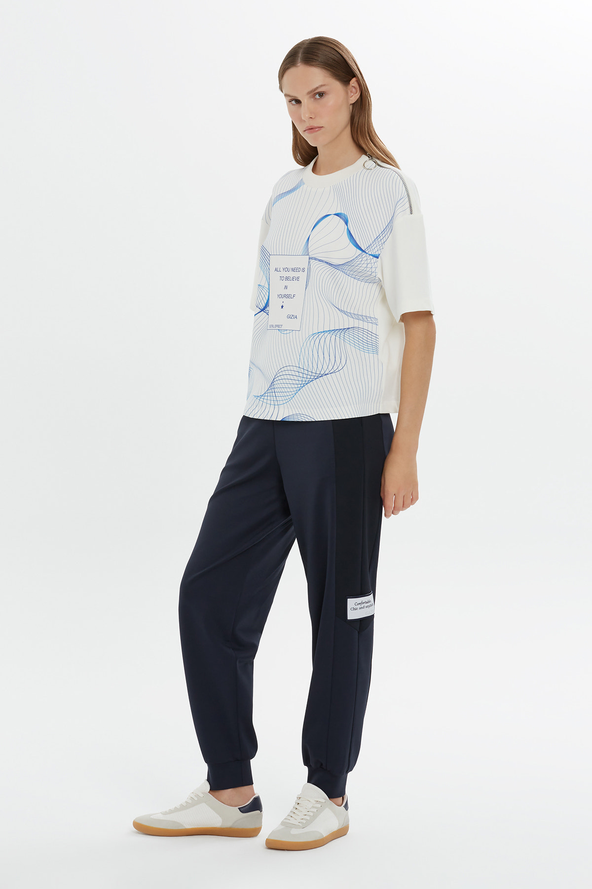 Grafik Desenli Kısa Kollu T-shirt