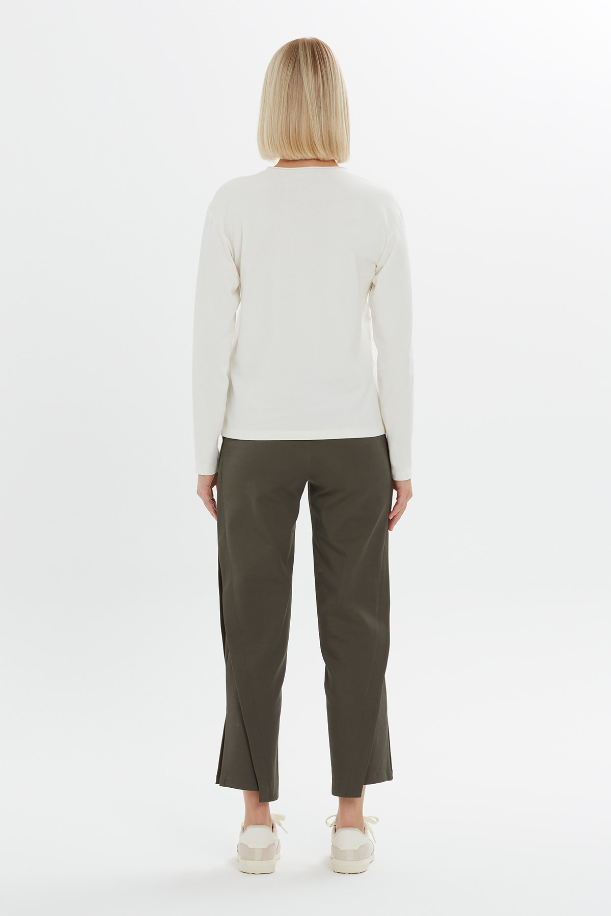 Kelebek Detaylı Uzun Kollu Bluz