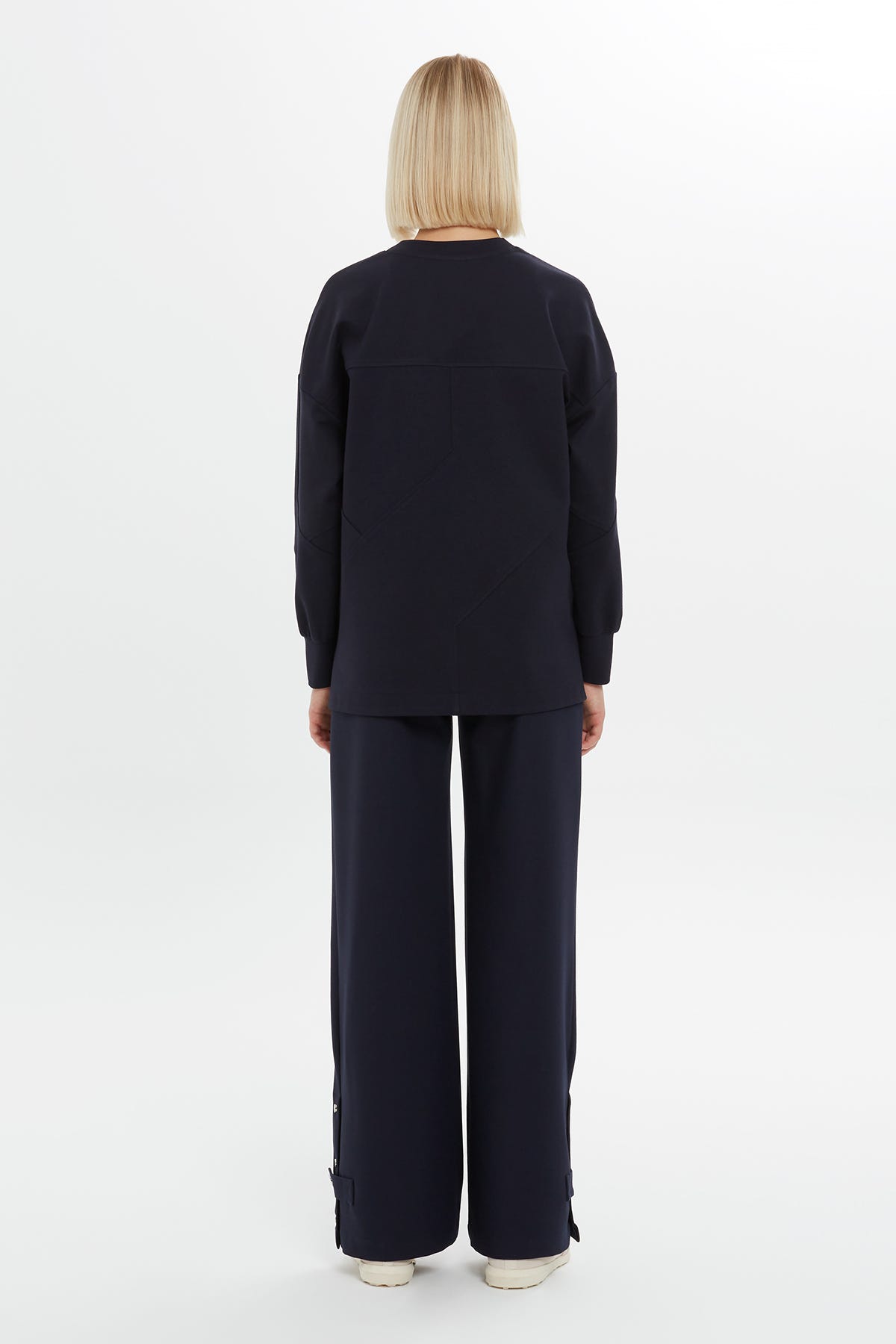 Yuvarlak Yakalı Asimetrik Kesim Sweatshirt