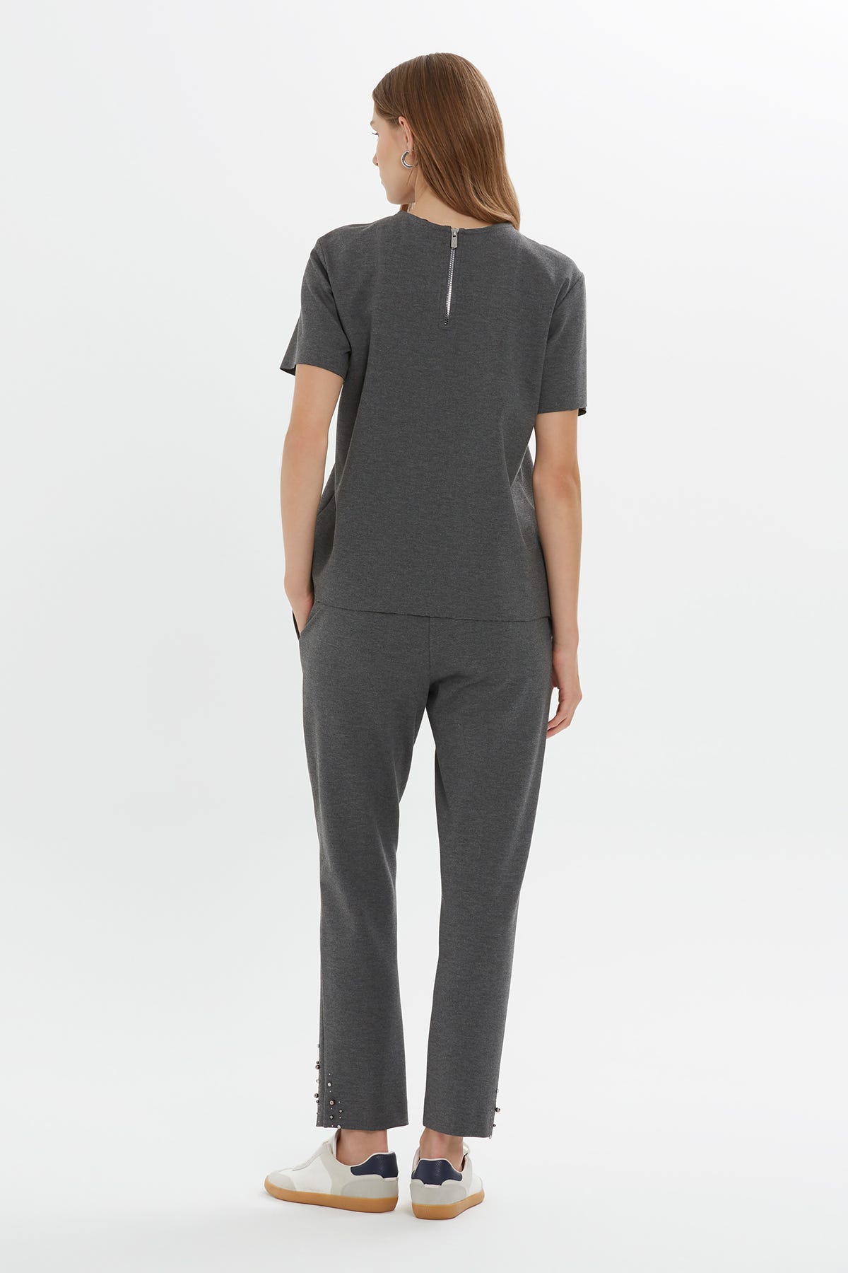 Önü Boncuk İşlemeli Kısa Kollu T-shirt