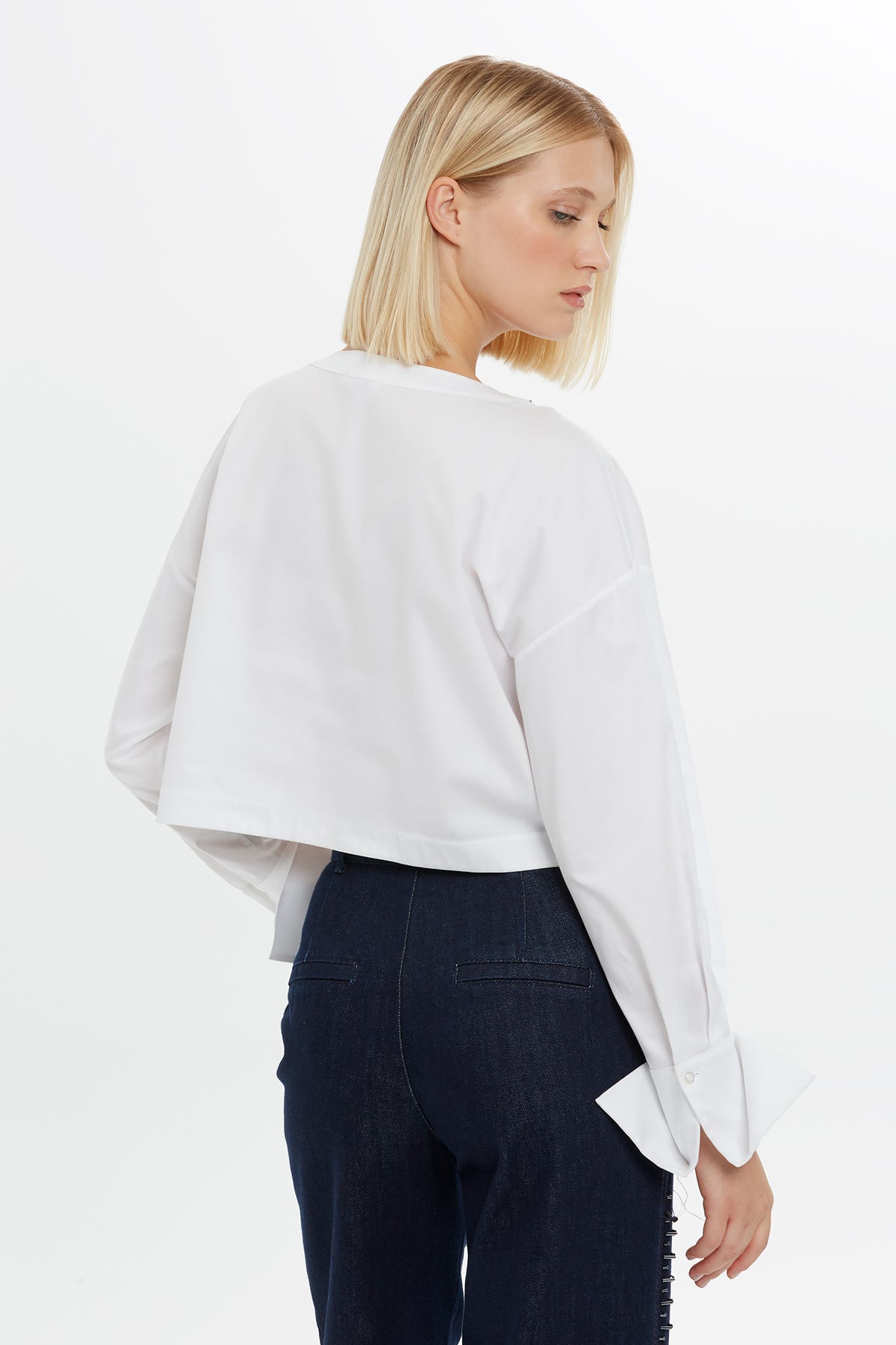 Yakası Boncuk Ve Detaylı Bluz