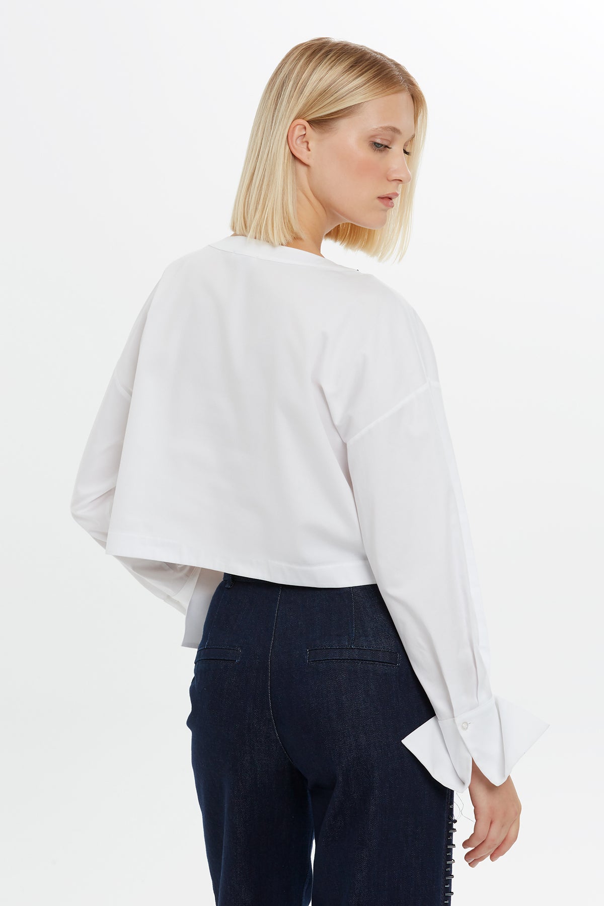 Yakası Boncuk Ve Detaylı Bluz