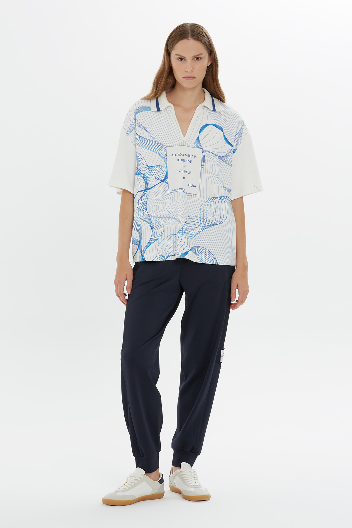 Çizgi Desenli Kısa Kollu V Yaka T-shirt