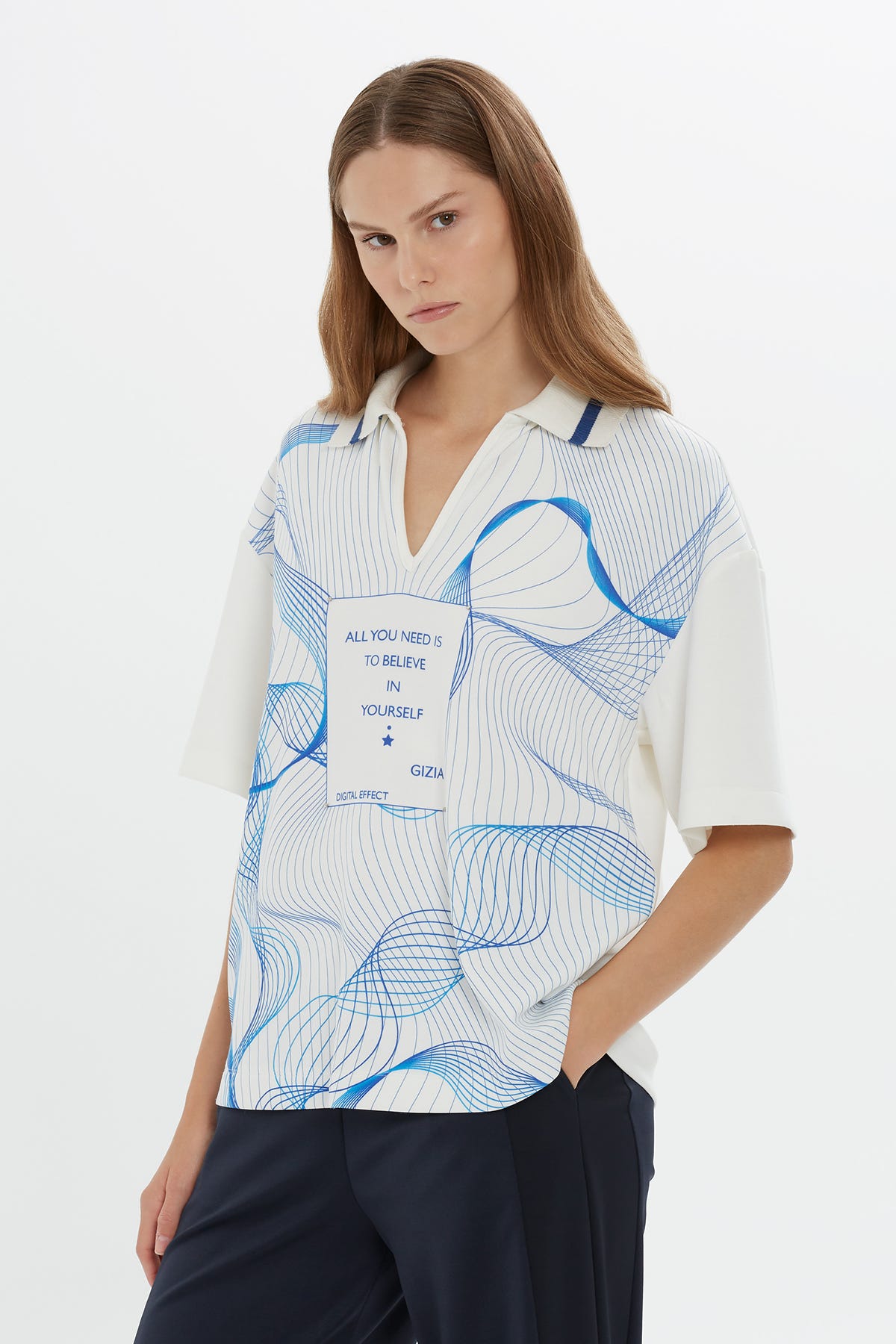 Çizgi Desenli Kısa Kollu V Yaka T-shirt